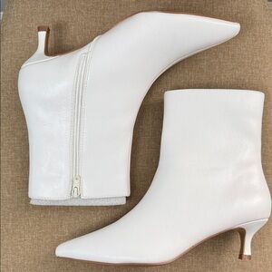 Journee Collection White Ankle Booties ~ 8